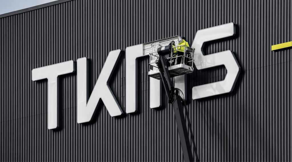 Frame 1963242370